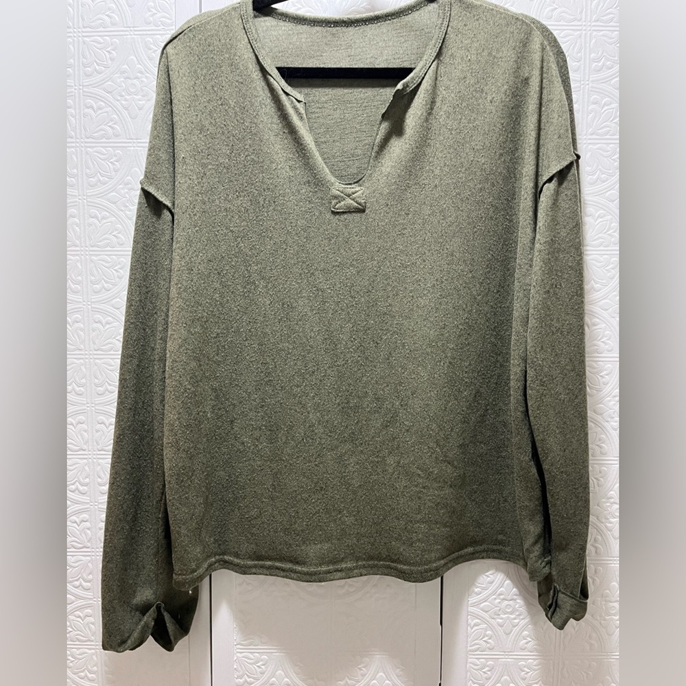 SHEIN women’s green long sleeve top | L